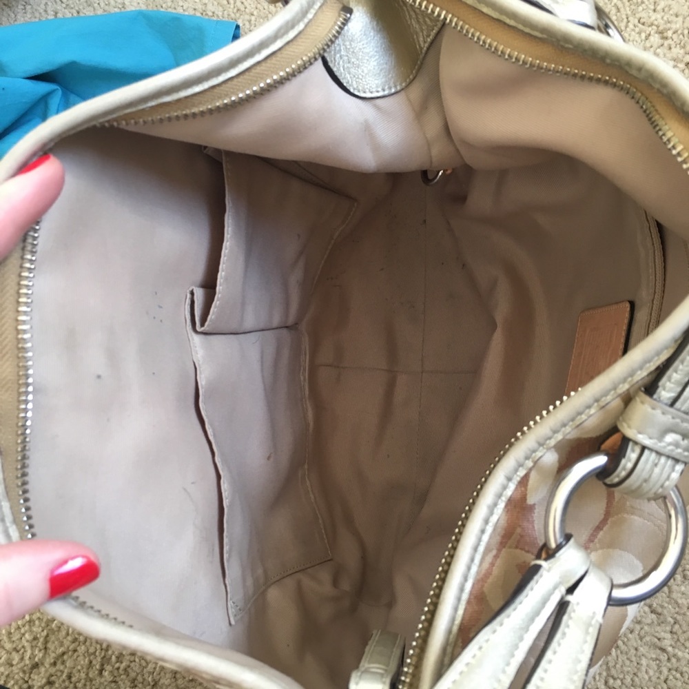 Coach slouchy purse No. A06S-0496 - Picture 3 of 4